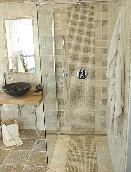 salle de bain en pierre naturelle